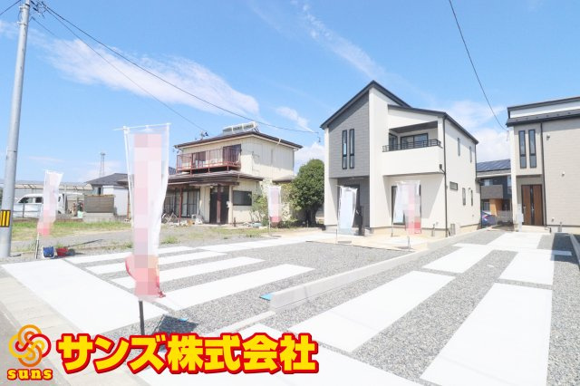 郡山市東原1丁目　　　１号棟　　　富田東小学校、富田中学区の外観|南東側から見た駐車場を含む外観♪