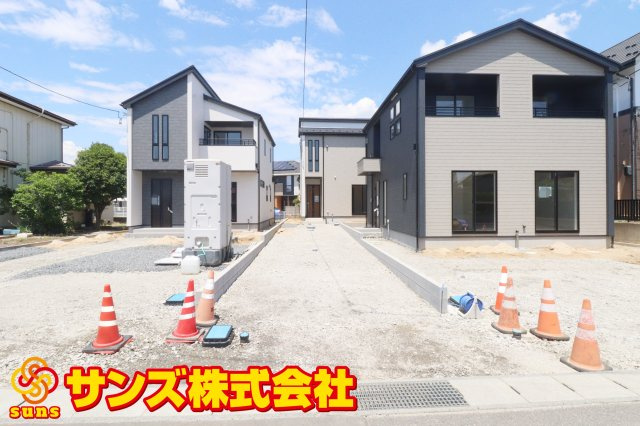 郡山市東原１丁目　　　２号棟　　　富田東小学校、富田中学区の外観|南側から見た駐車場を含む外観♪