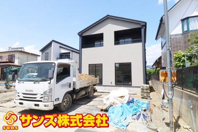 郡山市東原１丁目　　　３号棟　　　富田東小学校、富田中学区の外観|南東側から見た駐車場を含む外観♪