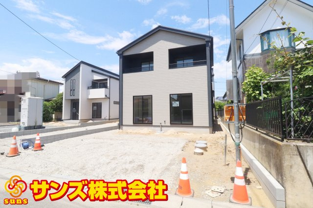郡山市東原１丁目　　　３号棟　　　富田東小学校、富田中学区の外観|南東側から見た駐車場を含む外観♪