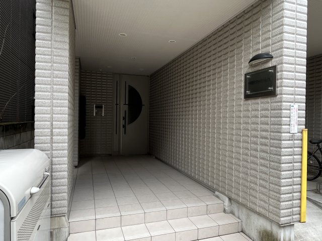 中野スカイパレスのエントランス