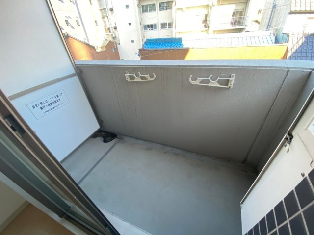 エステムプラザ名古屋・栄プレミアム　名古屋市賃貸　仲介手数料無料のバルコニー