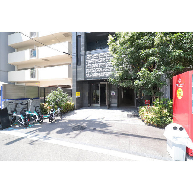 プレサンス心斎橋レヨンのエントランス