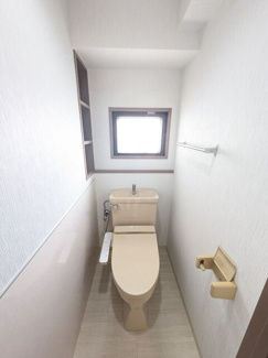★落ち着ける独立したトイレスペース★
