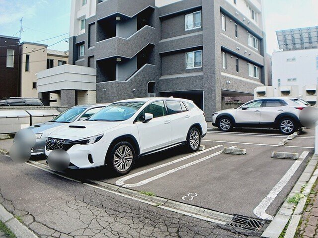 グランコート山鼻の駐車場