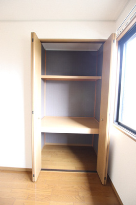 北側洋室の収納です