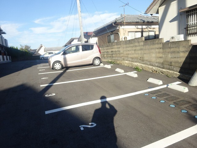 大潟レジデンスの駐車場