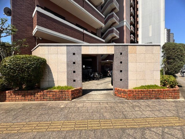 アプローズ佐世保駅前弐番館のエントランス