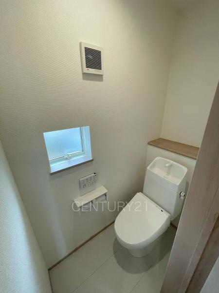 前橋市六供町1丁目A号棟のトイレ|２階トイレです。
温水シャワー洗浄機能付きです。