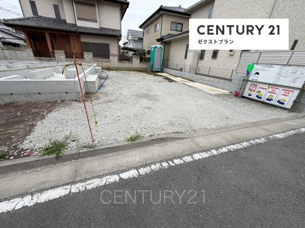 前橋市六供町1丁目A号棟の前面道路含む現地写真