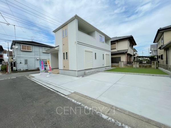 前橋市六供町1丁目A号棟の前面道路含む現地写真|並列駐車可能な駐車場