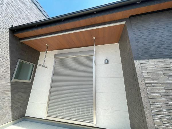 伊勢崎第3茂呂町 1号棟のその他|物干し用金具付きです。