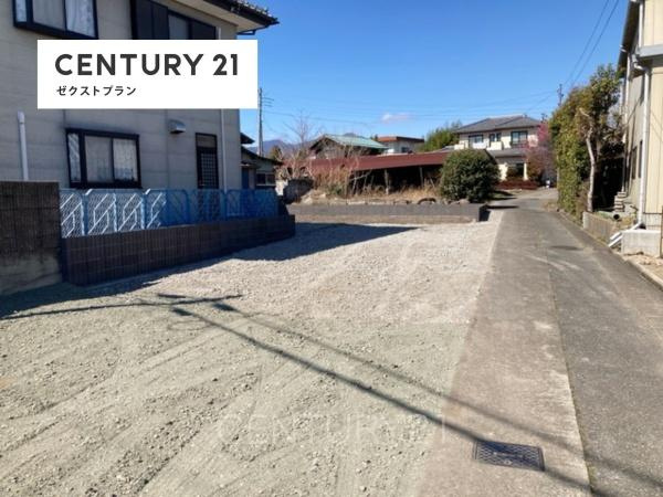 高崎箕郷町上芝第3 1号棟の前面道路含む現地写真