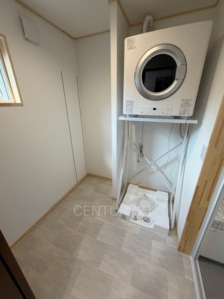 COVACO吉岡町漆原の独立洗面台|ランドリールーム