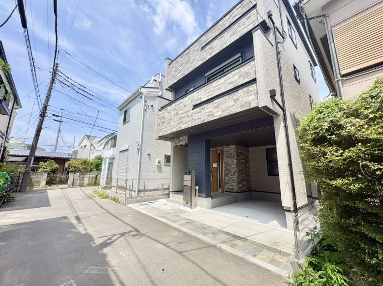 座間市相模が丘３丁目新築戸建て　1号棟の前面道路含む現地写真|前面道路含む現地写真です