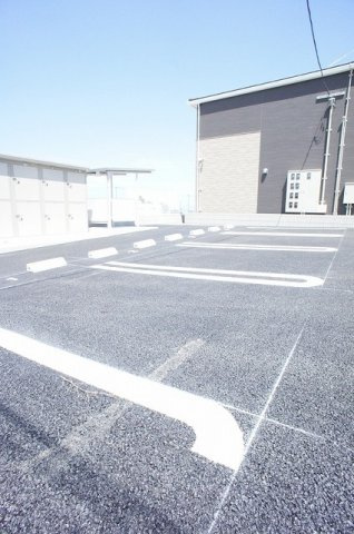 ヴィヴィアン・プランドールの駐車場
