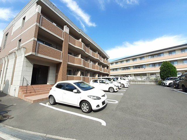 ベル　アンジュ　裕の駐車場