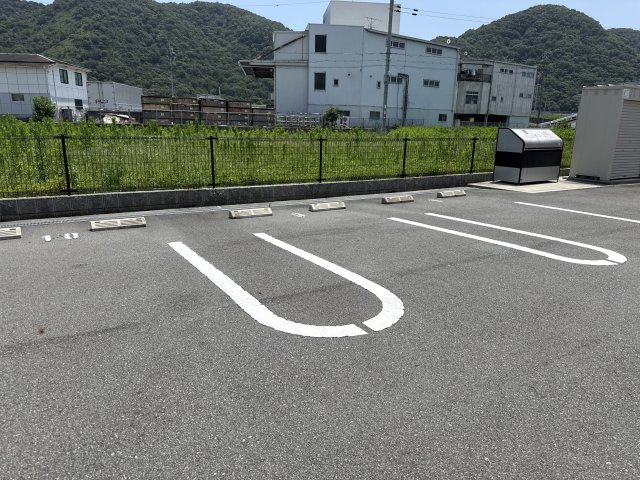 ル　ボヌール赤穂Ⅱの駐車場