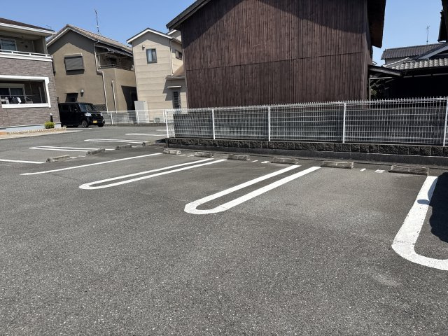 パイン　グローブの駐車場