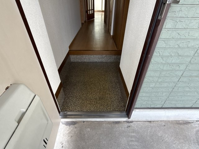 フォレスト矢倉の玄関