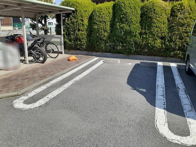 シャルマンビラＡの駐車場