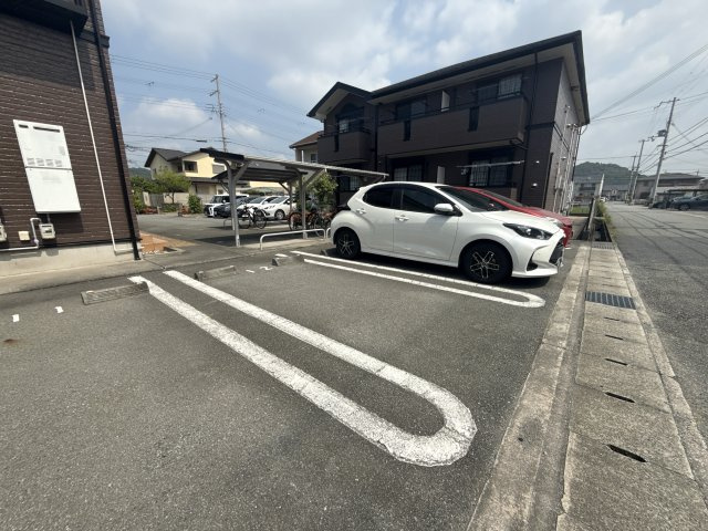 シルバーライニングＡの駐車場