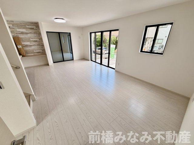 【新築】前橋市城東町1期　限定１棟　テラシエ　新築建売の居間・リビング|こちらのリビングで趣味の時間をお楽しみください