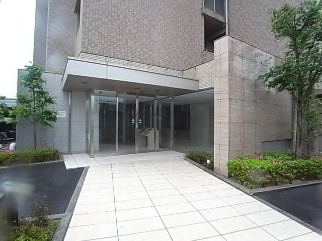 サーパス大輪町南のエントランス