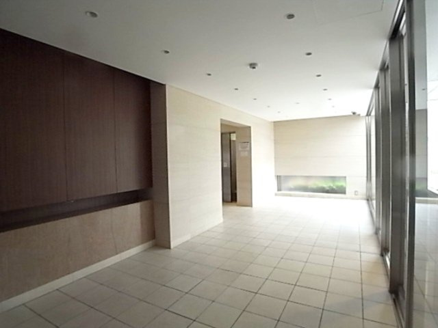 サーパス大輪町南のエントランス