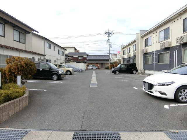 アルバ・カーサ　Ｂの駐車場