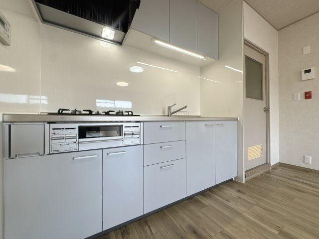 【キッチン】 | 日商岩井新福陵マンション2号棟☆仲介手数料無料☆ | 「マルショク 昭代店」（徒歩3分/約184m）や「サトー食鮮館 昭代店」（徒歩3分/約179m）が至近にあり、その日の特売に合わせて使い分けが可能です。