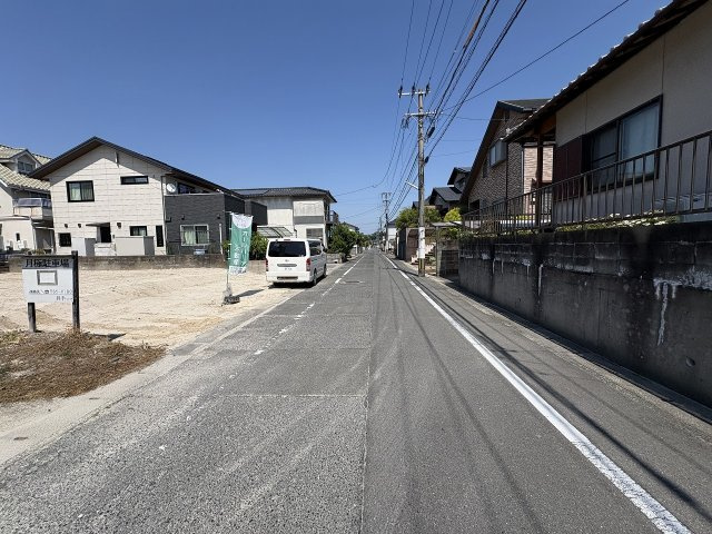 【その他】 | 春日市松ヶ丘6丁目1期　1号棟（全2棟）【仲介手数料無料・0円】 | 現地写真。前面道路です。