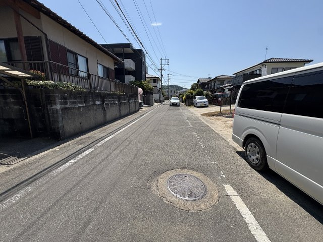 【その他】 | 春日市松ヶ丘6丁目1期　1号棟（全2棟）【仲介手数料無料・0円】 | 現地写真。前面道路です。
