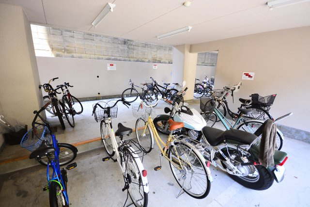 ベージョフロレスタ松崎町の駐車場