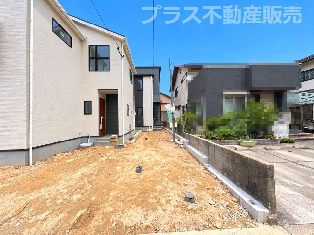【外観】 | 春日市松ヶ丘6丁目1期　2号棟（全2棟）【仲介手数料無料・0円】 | 現地写真。プラス不動産販売なら、現場の全ての棟をまとめてご見学頂けます。