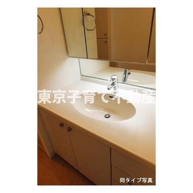コンフォリア本駒込の独立洗面台