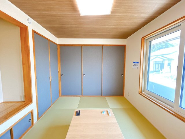 北見市川東２１番地５７　中古売家の和室|【リフォーム済み】1階和室の写真です、こちらは新品の畳を入れ、壁紙の張替えを行いました、1階にお部屋があると来客時などに便利ですね。