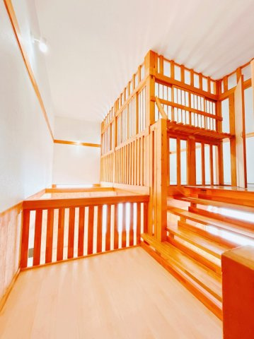 北見市川東２１番地５７　中古売家のその他共用部分|【リフォーム済み】2階階段ホールです。床は新品のフローリングを張りました。