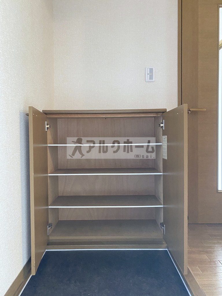 RIHITO八尾C棟の玄関