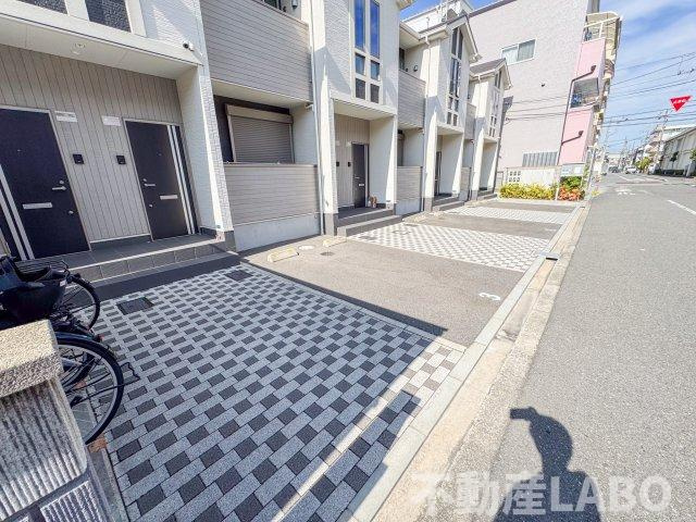 アセーボフロールの駐車場