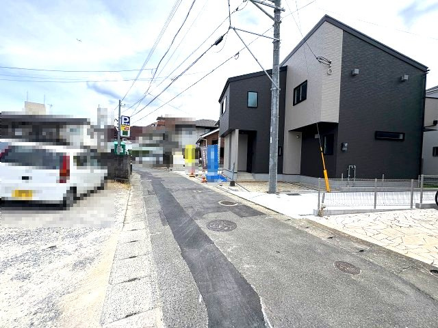【その他】 | 福岡市博多区新和町2丁目　3号棟（全3棟）【仲介手数料無料・0円】 | 現地写真。前面道路です。