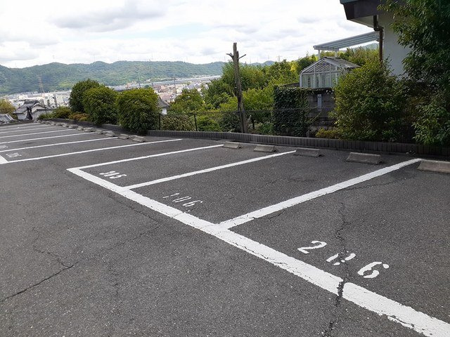 【駐車場】 | ウィンズヒル | 駐車場完備です