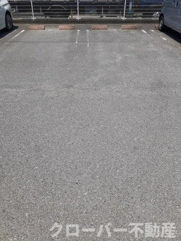 エマールカモガワの駐車場