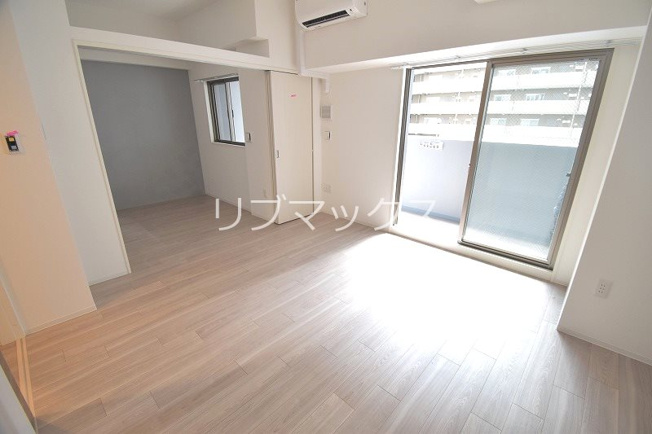【居間・リビング】アドバンス江坂ラシュレ