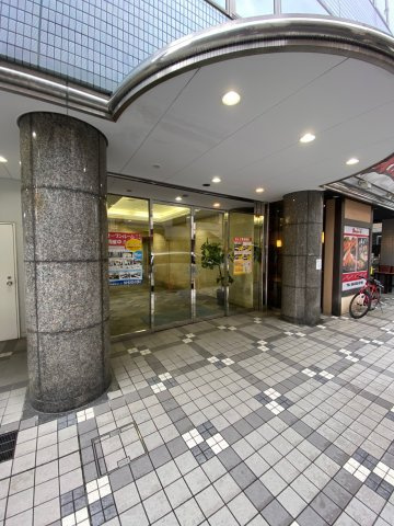 【エントランス】 | NLC新大阪ビジネスゾーンIII番館 | 重厚感のあるエントランス