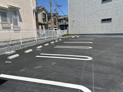 【駐車場】 | ヒカルサ枚方村野高見台 | 駐車場があるので、車を買う予定の方も安心です
