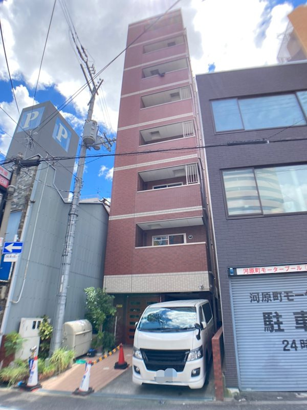 難波千日前OEMマンションの外観