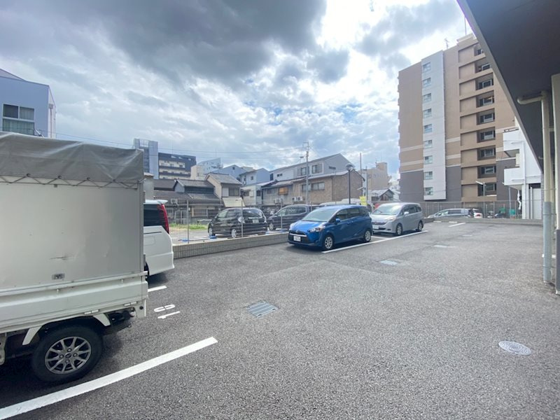 エスリード谷町六丁目レジデンスの駐車場