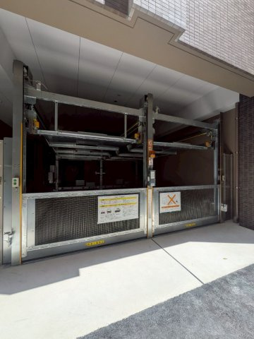 エンクレスト博多EXCEEDの駐車場