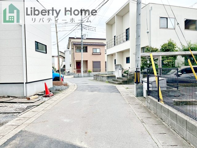 水戸市赤塚1期　新築戸建　1号棟の前面道路含む現地写真